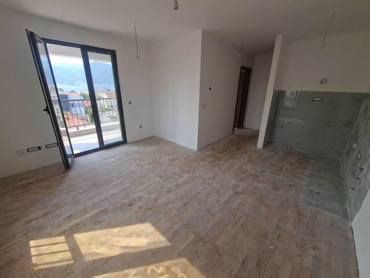 Dvosoban stan u novogradnji sa pogledom ka moru, Tivat 